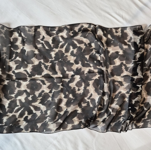 ​Ann Taylor Animal Print Lightweight Sheer Scarf - Neutral Leopard/Cheetah - Picture 3 of 6
